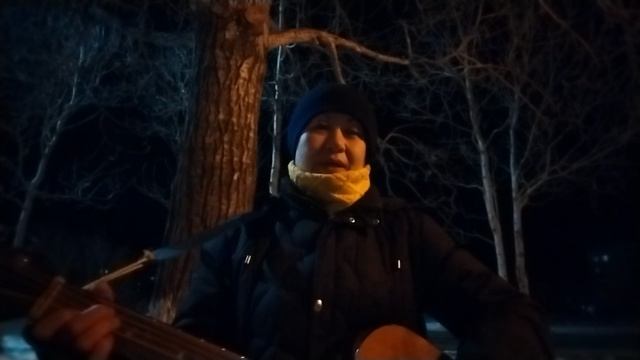 8. 11.2025.Пою новую песню на улице г. Шахтерска) смотреть онлайн