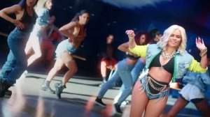 Девушки в купальниках трясут сиськами конкретно