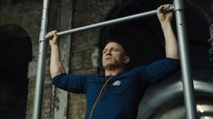 Разбежавшись, прыгну (Бонд и М)*