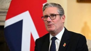 DM: премьер Стармер утратил доверие населения и не досидит на посту до лета