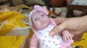 √2 пупсовый пакет. Итак, рассмотрим пупса от "бренда Sharktoys", назван реборном размер 25 см