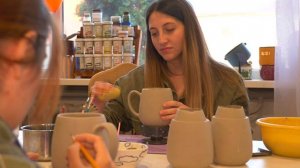 Кристина Шауэрман открыла собственную мастерскую по изготовлению посуды