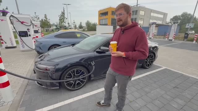 Lucid Air Sapphire до 320 км/ч на автобане! смотреть онлайн