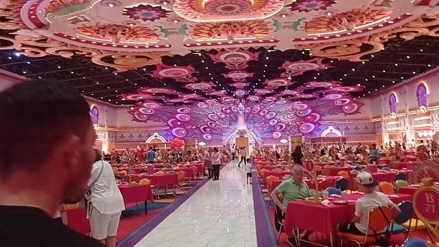Пхукет - ресторан парка Carnival Magic
