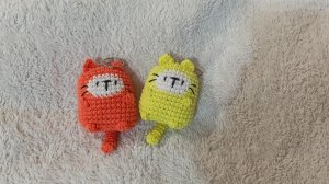 Котокубики крючком. брелочки из остатков пряжи