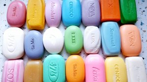 АСМР ШУРШАНИЕ. РАСКЛАДЫВАЮ ЯРКОЕ МЫЛО. ШУРШУ УПАКОВКОЙ.