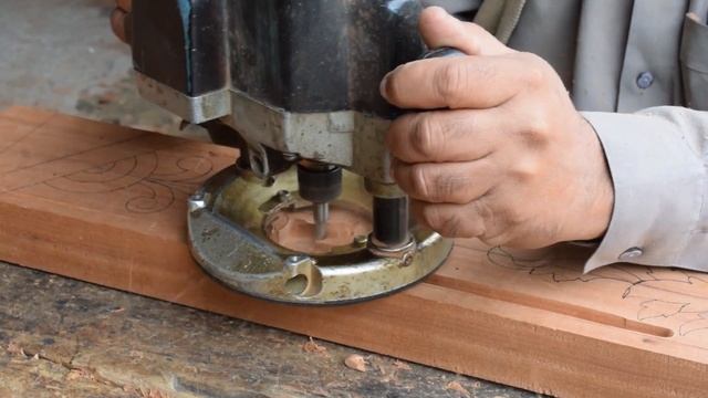 Резьба по дереву погружным фрезером в Пакистане смотреть онлайн