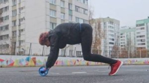 Тренировка на гимнастическом ролике