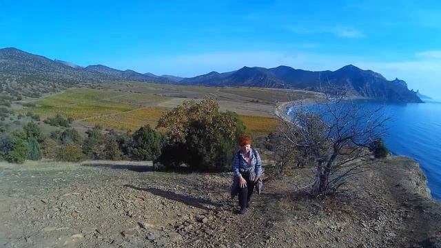 Подъём на гору Папая-Кая. Любование красивыми видами на виноградники, море. Язык Тролля. Крым.
