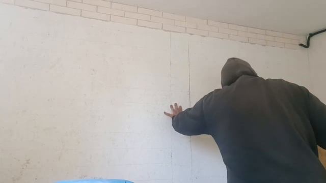 бомж-канал, гипсовые плитки кирпичики наклеиваю в вагончике делаю ремонт, декоративный, антуражный смотреть онлайн