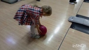 ПЕРВЫЙ РАЗ в БОУЛИНГ! 🤯 6-летняя принцесса штурмует «Космодром» в Иркутске! | Почти Strike! 🎳