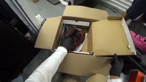 АУКЦИОН КОНТЕЙНЕРОВ В США.Нашли кроссовки за 4000$, KAWS, Bearbrick