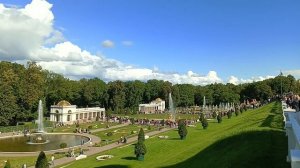 В Нижнем саду Петергофа.