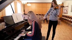 Сектор газа - Пора домой - Играют две красавицы на пианино и скрипке