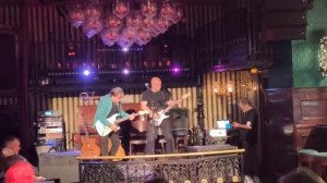 Виктор Зинчук, концерт  в баре Douglas 8 ноября 2025 года