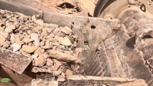 Строительство, дробление щебёнки