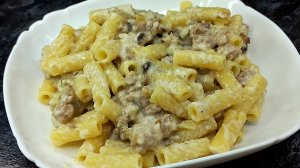 Макароны в сливочно-сырном соусе с фаршем и грибами на ужин, быстро и вкусно