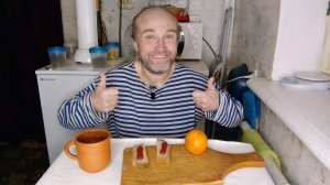 завтрак с Рыжулей. умер прихожанин блаженый Илюша. мукбанг. обжор. еда на камеру. диета. шизофрения.