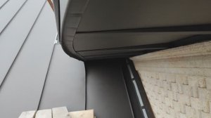 Закругленная софитная и лобовая часть свеса.