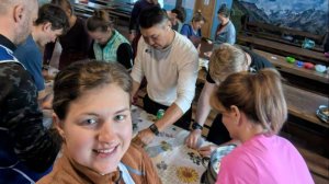 Завершение работы Горной школы Клуба 7 Вершин в Туюк-Су. Участники получают значки Альпинист России