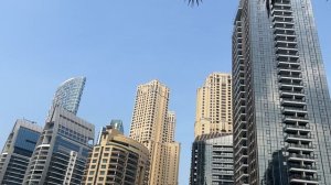 Утро в Дубае, в районе Дубай Марина