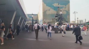 Следы ночной жизни на площади трех вокзалов.