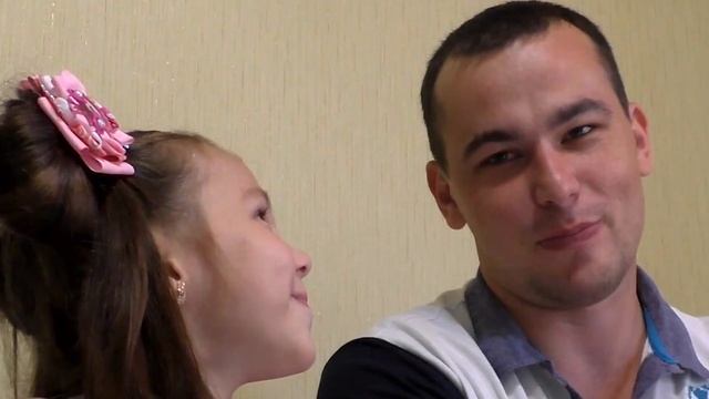 Играем в БЕГИ СОСИСКА БЕГИ Игрули с Папулей смотреть онлайн