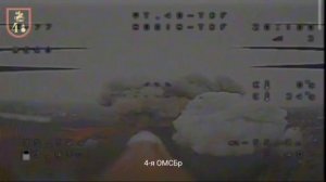 FPV-дрон снимает момент прилета трех ФАБ с УМПК по зданию в Константиновке,