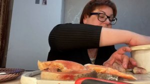 ТАК РЫБКА НЕ ПЕРЕСОЛИТСЯ👍/СОЛИМ РЫБНОЕ АССОРТИ/Солю Селедочку и Форель/влог на кухне