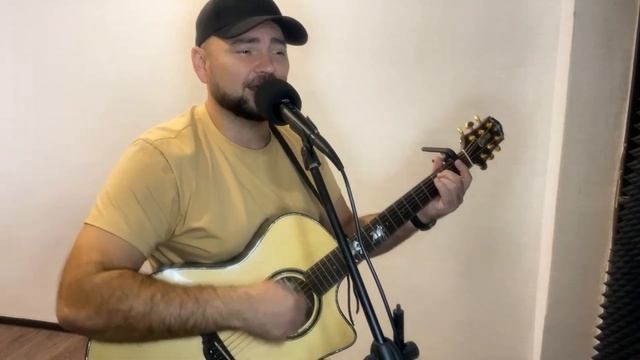 Под окном черемуха колышется