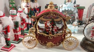 Москва готовится к встрече Нового года: сказочные витрины ожили. Добро пожаловать в сказку!