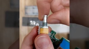 Что делать, если шуршит/трещит потенциометр