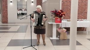 Светлана Никулина с песней "Трактористка" на 100летнем юбилее, в кафе "Пузата Хата"