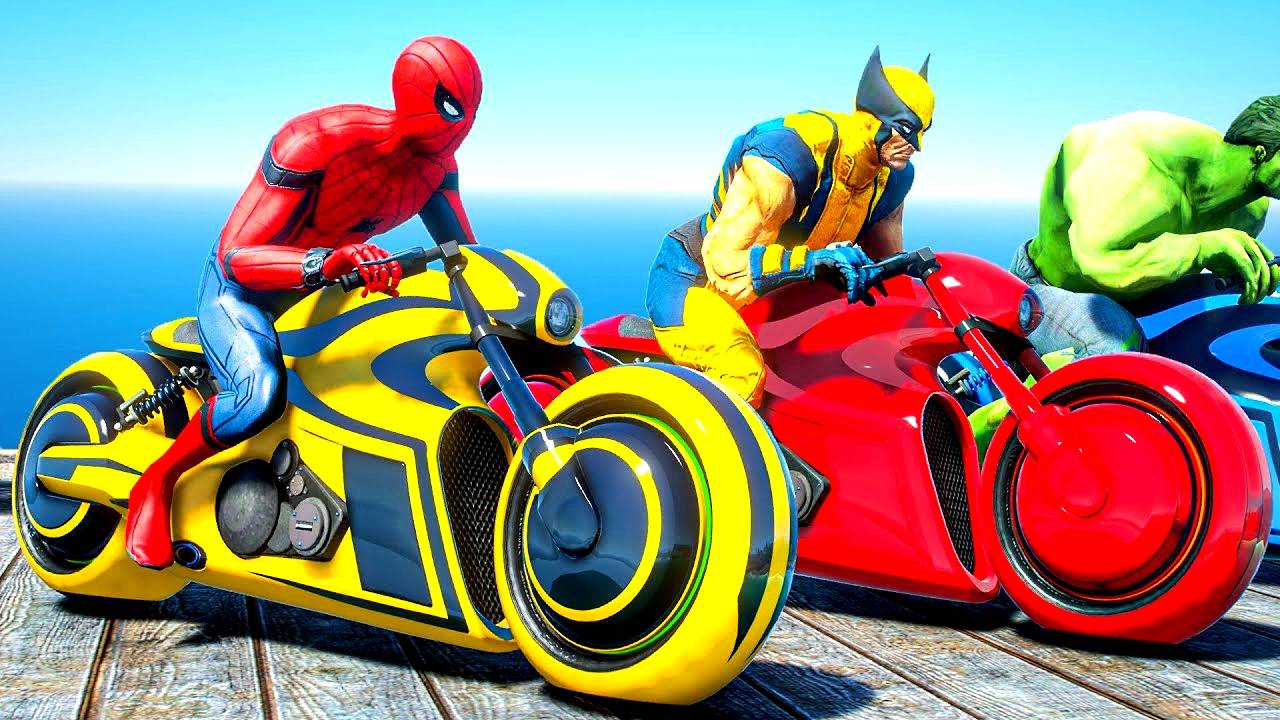 СУПЕР ГОНКИ НА ЭЛЕКТРИЧЕСКИХ МОТОЦИКЛАХ с ЧЕЛОВЕКОМ-ПАУКОМ и СУПЕРГЕРОЯМИ в Мега-Испытании на Рампе