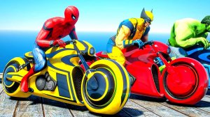 СУПЕР ГОНКИ НА ЭЛЕКТРИЧЕСКИХ МОТОЦИКЛАХ с ЧЕЛОВЕКОМ-ПАУКОМ и СУПЕРГЕРОЯМИ в Мега-Испытании на Рампе