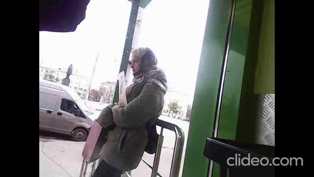 Появилась попрошайка у Пятёрочки у площади Ленина Дзержинск