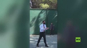 قبيل زيارته لواشنطن.. الشرع يلعب كرة السلة مع قائد قوات التحالف الدولي ضد "داعش"