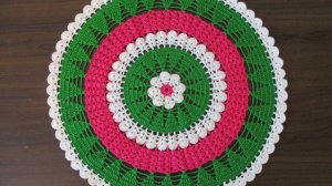 ТРЕХЦВЕТНАЯ НОВОГОДНЯЯ САЛФЕТКА КРЮЧКОМ. ЧАСТЬ 1