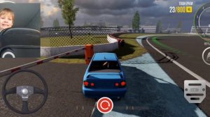 играю в carx drift racing на руле и mobile car crash game