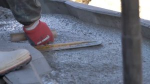 Восстановление дороги после обрушения в результате дождя.