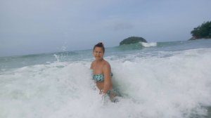 Пхукет в сентябре. Шторм, накрыло волной.