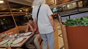 Ужин в хорошем ресторане! Не дождались вилок и ножей. Бангалор.