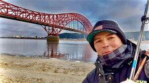 КЛЁВ С ПЕРВОГО ЗАБРОСА! РЫБАЛКА ПОД МОСТОМ В ХАНТЫ-МАНСИЙСКЕ!