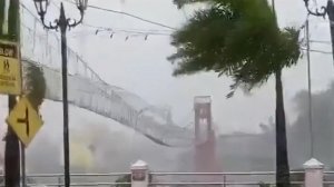 Разрушительный тайфун снова ударил по Филиппинам: видео