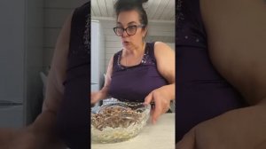 САЛАТ " ГЕНЕРАЛ" ОООЧЕНЬ ВКУСНЫЙ. И КАК Я СОЛЮ ОГУРЦЫ.