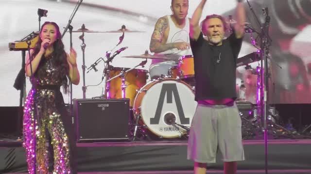 Ленинград — МУЗЫКАТАНЦА (Live) Казань 19.10.2025 (Татнефть Арена) смотреть онлайн