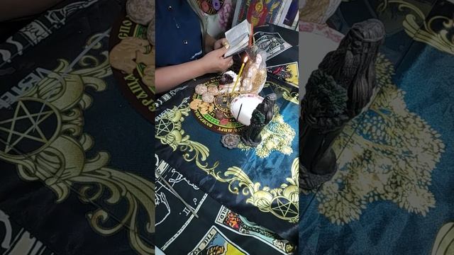 Как накрыть алтарь Роду?