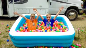 Влад и Ники 24 часа в доме на колесах челлендж!