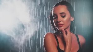 Девушка моется в душе сиськи +18