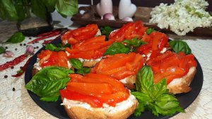 Тосты с творожным сыром и запечёнными перцами!😋😋😋